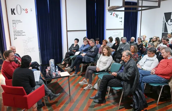 Novi knjigi Kosovelovih zapisov v njegovi sobi