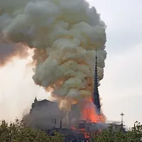 Požar v katedrali Notre Dame