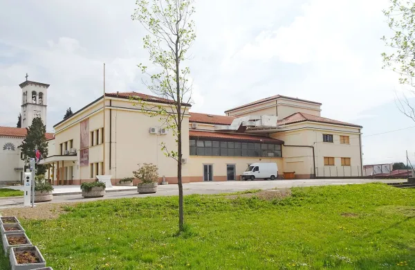 Na ploščadi ob kulturnem domu v Bukovici  naj bi letos  zgradili 
nadstrešnico.