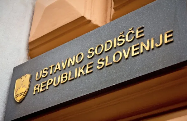 Zahteva za oceno ustavnosti proračunskih dokumentov na ustavnem sodi&scaron;ču