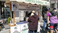 Številni občani so peticijo podpisali na stojnici, ki so jo na Placu 
postavili med včerajšnjim sejmom.