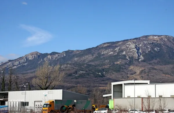 Občina načrtuje letos kupiti, opremiti in prodati zemljišča v 
obrtnih conah. 