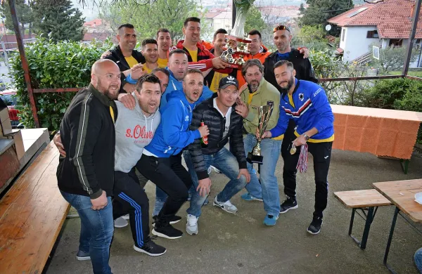 Veteranski pokal je dvignila ekipa Rex Regnum.
