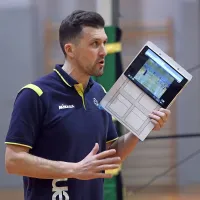 Kakšnega asa v rokavu še ima trener Novogoričank Vasja Lipicer Samec po drugem porazu deklet 
v finalu pred odločilno tekmo v Novi Gorici?