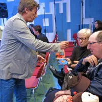 Zlatko Kaučič je ploščo podpisal prijatelju in nekdanjemu radijskemu uredniku Fabiu Rizziju in glasbeni urednici Lei Hedžet. 

