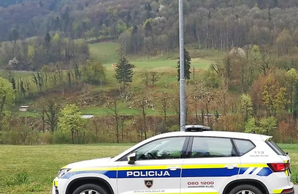 Nepridiprav je na Kolovratu vlomil v avtodom in avtomobil.
