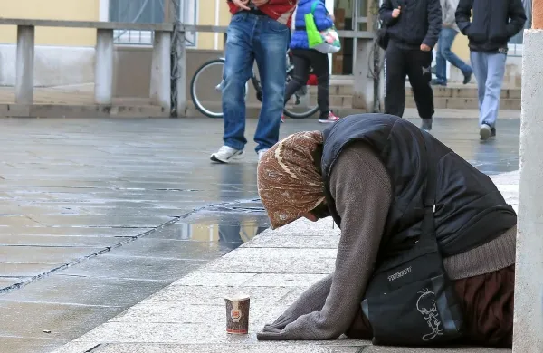 Prosjačenje  za  miloščino  ni prekršek.