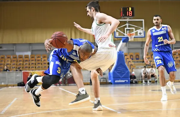 Primorska in Olimpija sta si zagotovili prvo in drugo izhodišče pred 
četrtfinalom državnega prvenstva.