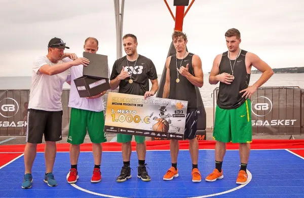 Piranska ekipa je sezono začela z uvrstitvijo v polfinalu na 
challengerju v Dohi.