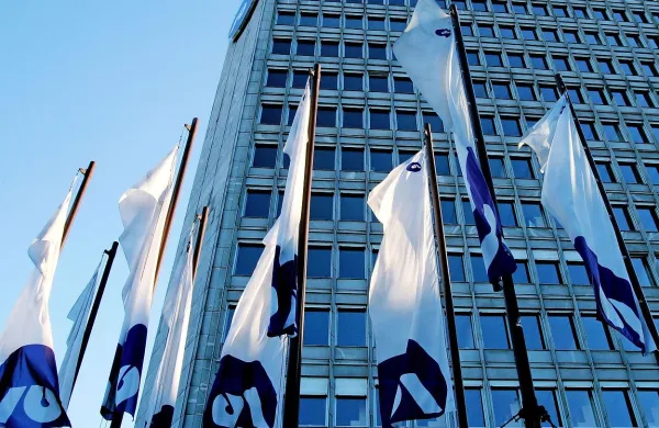 Županijsko sodišče v Zagrebu je v zvezi s prenesenimi deviznimi 
vlogami na Hrvaškem potrdilo sodbo sodišča prve stopnje, po 
kateri morata Ljubljanska banka in NLB Privredni banki Zagreb 
plačati več kot 9 milijonov dolarjev glavnice, obresti in stroške 
postopka.