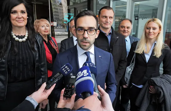 Kandidati SMC so na Državno volilno komisijo danes vložili listo za 
evropske volitve.