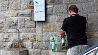 Ob vodarni v Rižani si je mogoče natočiti vodo, ki gre skozi 
postopek ultrafiltracije,  a ji še niso dodali klorovega dioksida. 