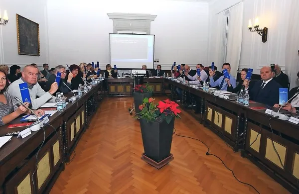 Najbolj burna razprava se obeta v piranskem občinskem svetu.