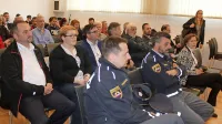 Srečanje vodstva ministrstva in policije s predstavniki občine, krajanov in civilne iniciative je potekalo mirno, a pogled obeh stani na 
problematiko ostaja različen.