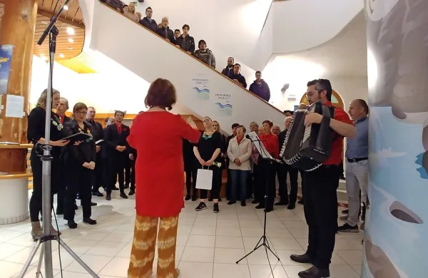 Od letošnje jubilejne Primorske poje so se zbori poslovili z 
Vstajenjem Primorske.