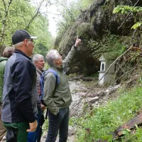 Na ogledu podora so ugotovili, da bo za trajno sanacijo treba 
odšteti okoli  30.000 evrov.