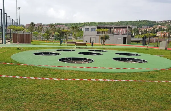 Pet od sedmih trampolinov je bilo tarča vandalizma. 