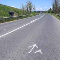 V prometni nesreči je umrl pe&scaron;ec
