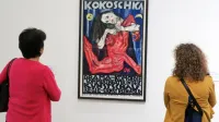 Med najbolj znana dela Oskarja Kokoschke sodi  izzivalni plakat za 
kontroverzno uprizoritev njegove ekspresionistične drame Morilec, upanje žensk (1909).  