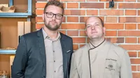 V restavraciji Kamin na Belvederju za dobro počutje gostov skrbita Sašo Ambrož 
(levo) in kuharski mojster Jernej Podpečan s sodelavci.