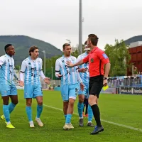 Sodnik Asmir Sagrković je pokazal dva rumena kartona Osujiju 
Amarachiju (levo), izključil pa je tudi pomočnika trenerja pri 
Mariborčanih Sašo Gajserja.