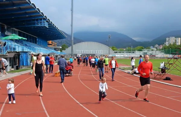 Tudi letos bo pod naslovom Tečem, da pomagam na novogoriškem stadionu dobrodelna rekreativna prireditev, s katero 
zbirajo denar za rehabilitacijo članov Medobčinskega društva 
slepih in slabovidnih.