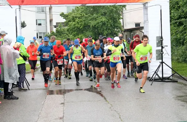 Prvi tek Sky run v soboto v Ajdovščini, ki ga je dobil Jošt Lapajne 
(številka 39).