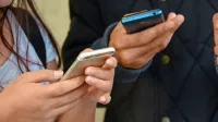 Nakupovanje živil s skeniranjem črtne kode s pametnim telefonom - koristen pripomoček za potrošnike. 