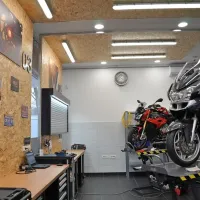 Prvo tovrstno delavnico so uvedli pri grosupeljskem trgovcu 
Avtoval, ki ima s prodajo BMW-jevih motociklov dolgoletne 
izkušnje.