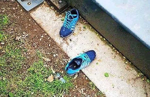 Policisti so zaradi  najdenih športnih čevljev in očal z dioptrijo na 
razgledni ploščadi na Pungertu v Kranju in v kanjonu reke Kokre 
izvedli iskalni akciji z gasilci in potapljači.
