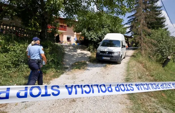 Ob hiši umorjenih zakoncev pod Krkavčami so se očitno dogajala 
nasilna dejanja že dolgo pred lanskim grozovitim umorom.