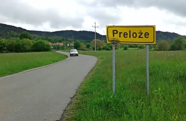 Moški  so se z avtom Belokranjca odpeljali do Prelož pri Lokvi, avto 
in lastnika so tam pustili ter se peš odpravili proti Bazovici, kjer so 
jih prijeli.