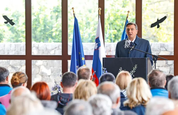 Pahor v &Scaron;kocjanskih jamah opozoril na dovzetnost podzemlja za na&scaron;a ravnanja nad njim