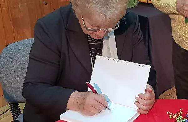 Jasna Peršolja se z urejanjem starih pripovedk ni srečala prvič, saj 
je podobno zbirko uredila že za območje rojstnega Rodika. 