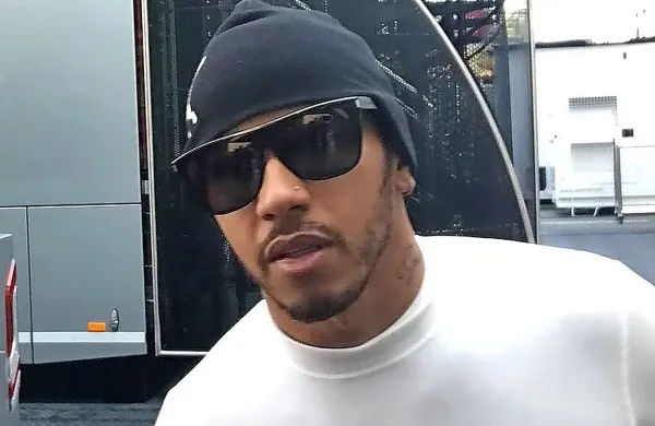 Lewis Hamilton: “Seveda imamo odlične dirkalnike, a ne gre 
vedno tako lahko, kot je videti.” 