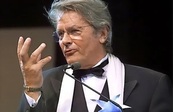 Dobitnik častne zlate palme 72. mednarodnega filmskega festivala 
v Cannesu, ki se začenja drevi, je francoski igralec Alain Delon.