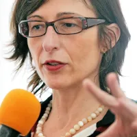 Jutri bo v Kopru razpravljala 
tudi Florence Hartmann, novinarka in nekdanja tiskovna 
predstavnica Carle Del Ponte. 