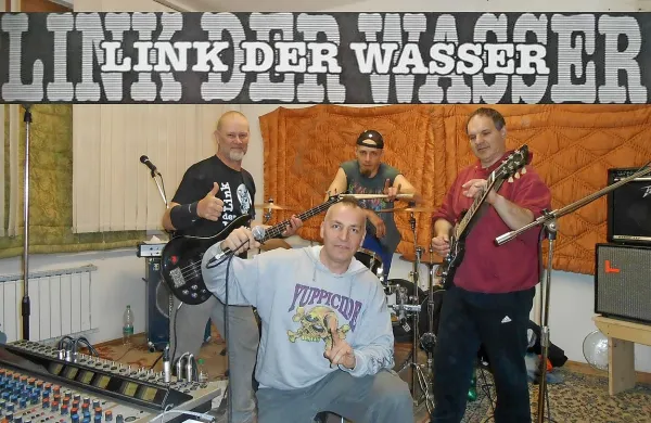 Link der Wasser se na odre vračajo z novim vokalistom. 