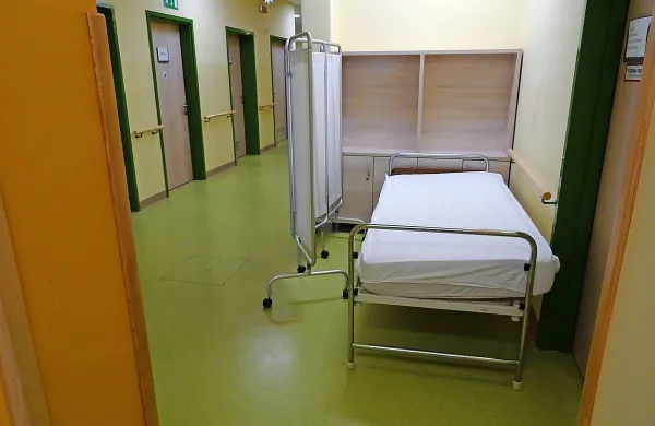 V Domu na Krasu so na težave opozorili tudi ob nedavnem obisku 
ministrice za delo, družino in enake možnosti, ki je zagotovila, da 
bodo do konca leta našli nove prostore.  