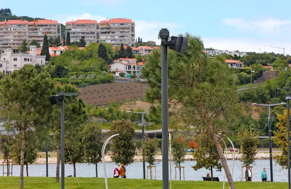 Slavca in kosa iz zvočnikov bodo izklopili
