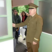  Nastal je torej pojav švercanja, v katerem so smrtniki skušali 
pretentati carinike, ti pa prve ujeti “in flagrante”.  
