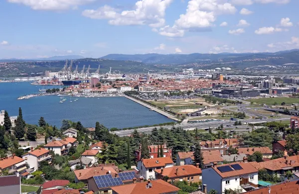 Tudi nad veje, ki segajo na javne povr&scaron;ine