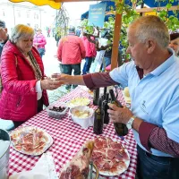 Kljub dežju privabili &scaron;tevilne obiskovalce