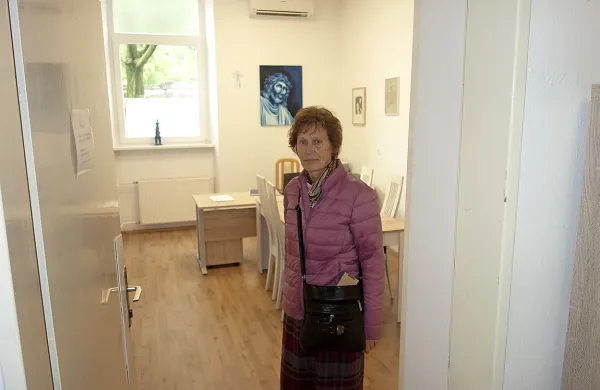 Novo svetovalno pisarno pri Karitas v Ajdovščini je odprla Zdenka Žorž, vdova  psihologa Bogdana 
Žorža.