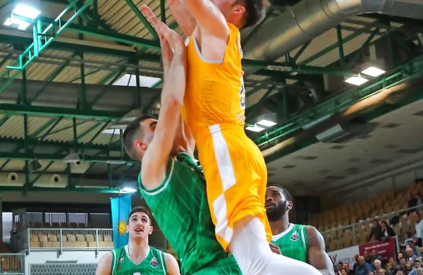 Drugi drugi veliki finalni obračun pod košema je pripadel favoriziranim koprskim rumeno-modrim.