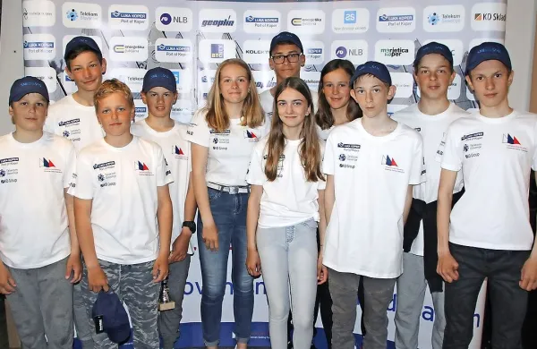 Najmlajši slovenski reprezentanti, ki bodo nastopili na evropskem 
in svetovnem prvenstvu v razredu jadrnic optimist.