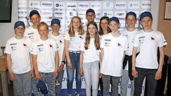 Najmlajši slovenski reprezentanti, ki bodo nastopili na evropskem 
in svetovnem prvenstvu v razredu jadrnic optimist.