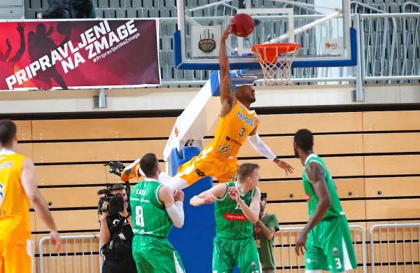 Lance Harris je na prvi tekmi 12 točkam dodal tudi nekaj 
atraktivnih potez. 