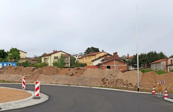 Hrup s kroži&scaron;ča bo blažil nasip