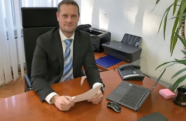 Predsednik uprave Primorske hranilnice Klemen Bajt je pojasnil, 
da lahko po dokapitalizaciji še dodatno okrepijo vse aktivnosti 
podpore lokalnemu gospodarstvu in prebivalstvu.